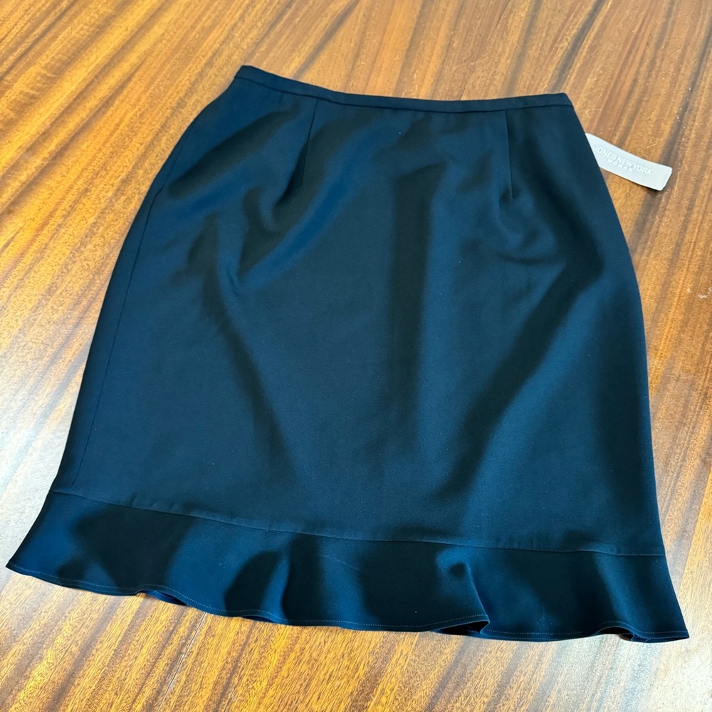 NWT Jones New York Ruffle Hem Made in U.S.A Black Side Zip Knee Length Skirt 16W